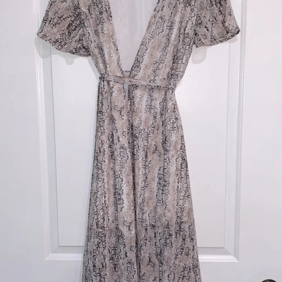 Miami by Francesca’s leopard print wrap maxi dress size xsmall - Picture 5 of 13